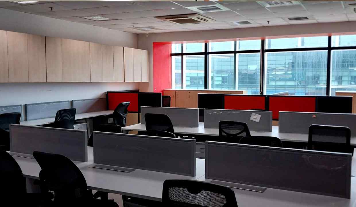 Modern office space for rent in Nehru Place, South Delhi with natural lighting and workstations